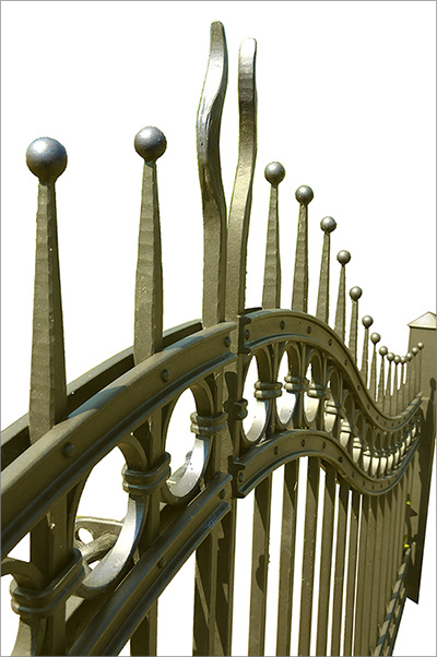 Geschmiedetes Tor freigestellt, gold